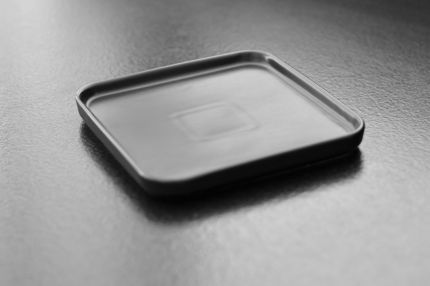 Katzennapf Klare Kante in Weiß und Schwarz