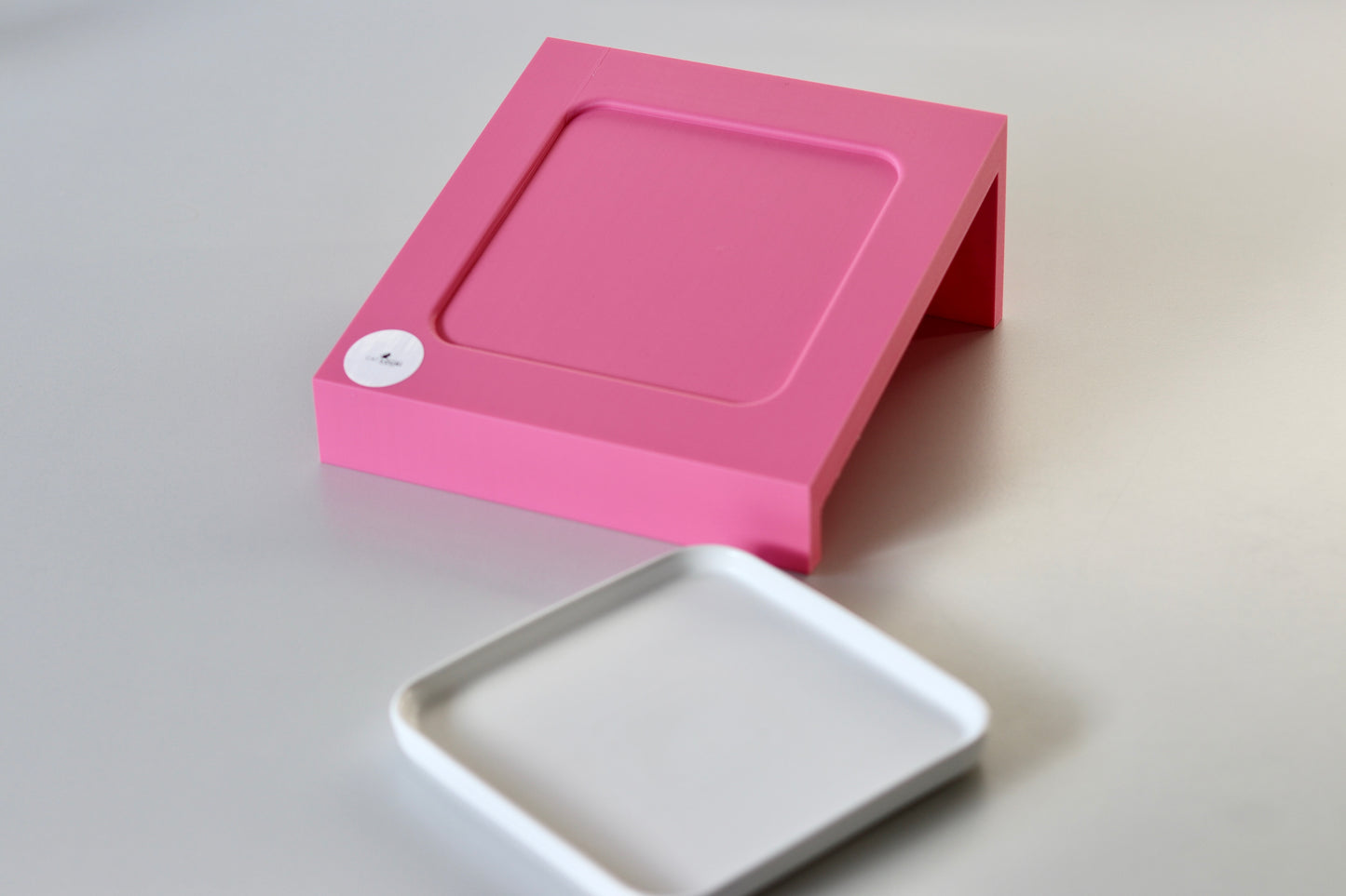 Ergonomische Napferhöhung Pop of Color - Genuss mit Neigung (Geneigt): Eckiges Design