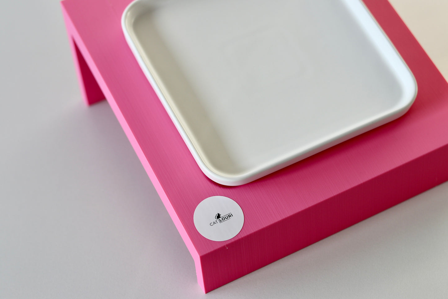 Ergonomische Napferhöhung Pop of Color - Genuss mit Neigung (Geneigt): Eckiges Design