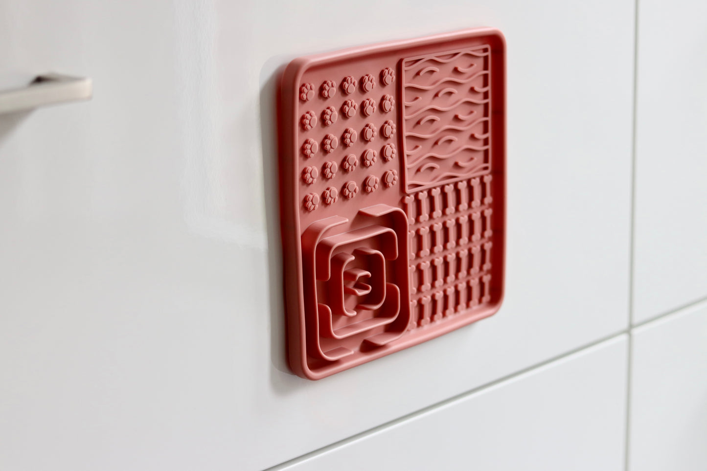 Lick mat: a snare stop and cat activity in one!