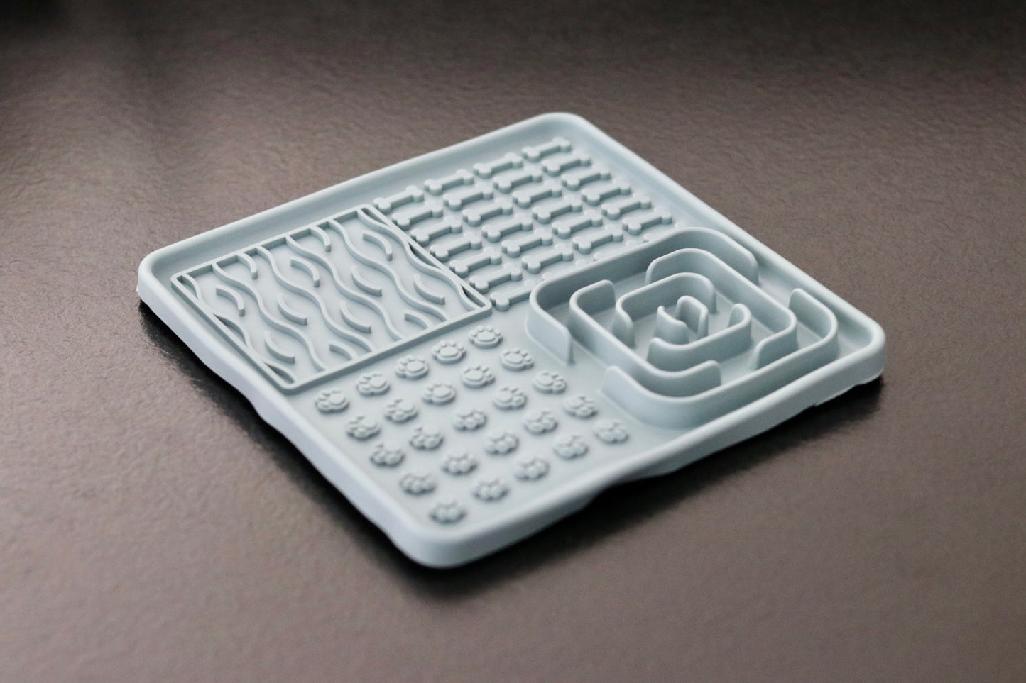 Lick mat: a snare stop and cat activity in one!